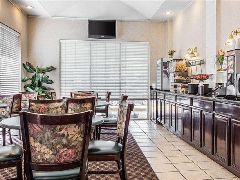 Econo Lodge Inn And Suites Dentsville 外观 照片