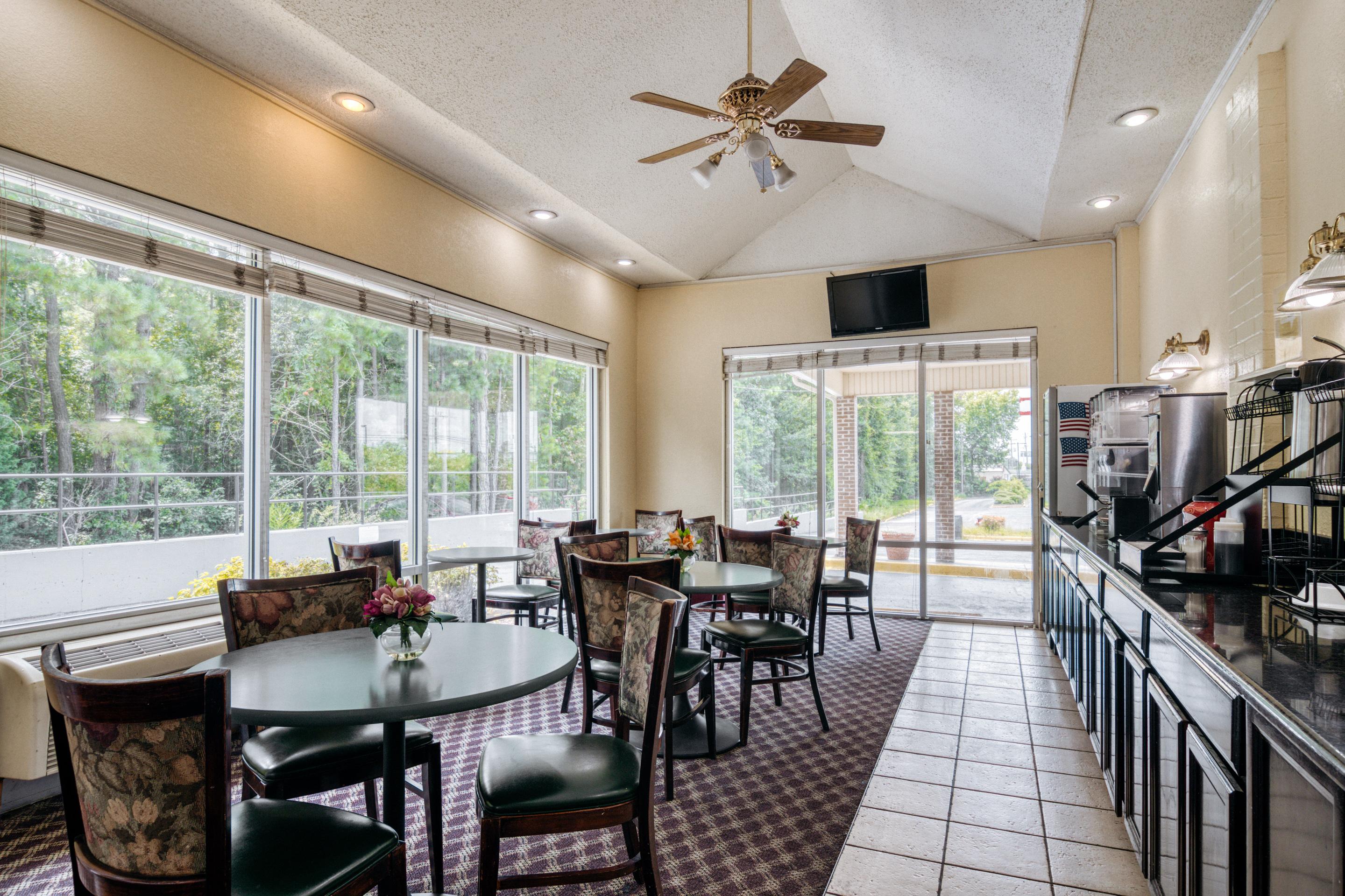 Econo Lodge Inn And Suites Dentsville 外观 照片