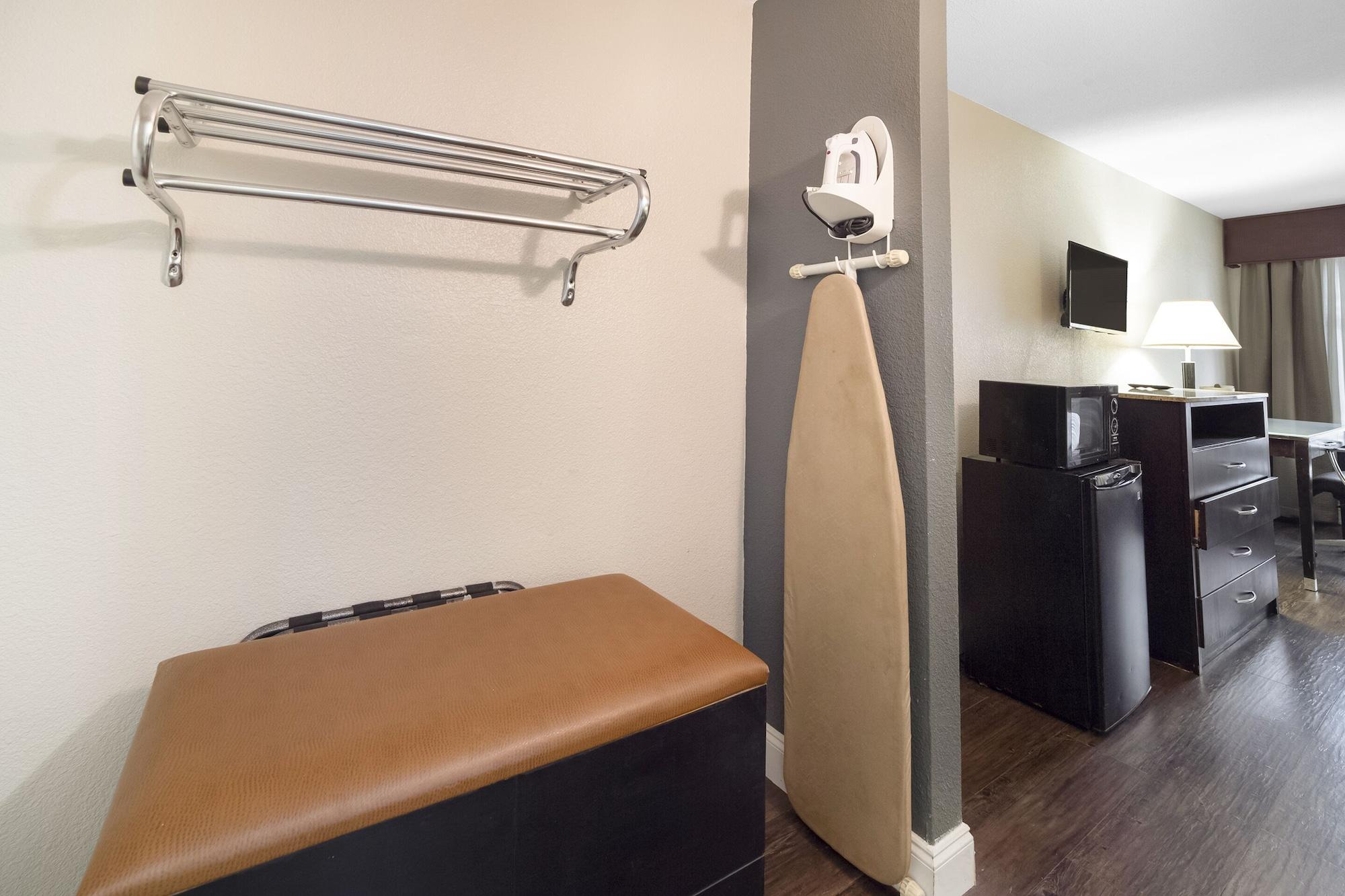 Econo Lodge Inn And Suites Dentsville 外观 照片